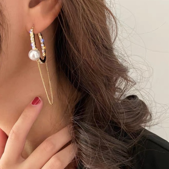 💫Hug Me Hoop Earring💫 - Picture 4 of 5